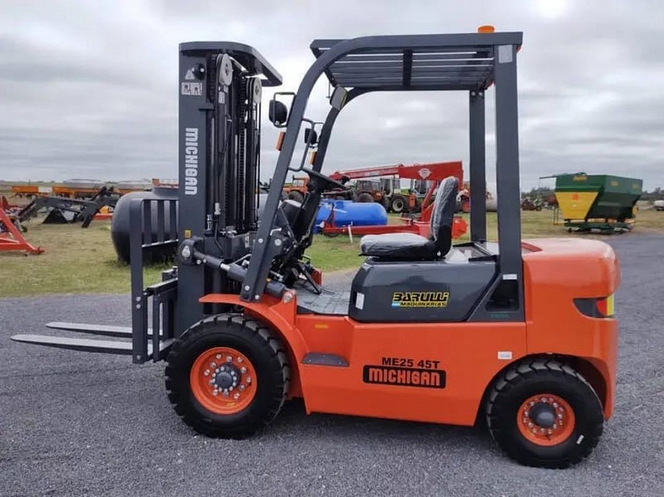 Detalles Técnicos.  Condición = Nuevo / Usados en Perfecto Estado  País = Argentina  Entrega A Convenir  Marca = Michigan  Modelo = ME25 45TT  Año de Fabricación = 2025  Potencia = (HP)  Menos de 100   Capacidad  = 2  Tipo de Motor = Diésel  Altura de elevación = 4